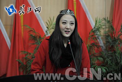 武汉纺织大学重奖国际小姐季军袁思怡