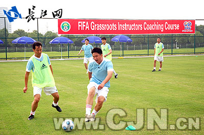 国际足联在汉培训草根足球教练_武汉24小时