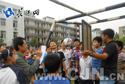 快乐暑期武汉青少年社区赛足球_武汉24小时_