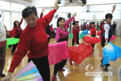 珞珈山社区老年居民舞蹈喜迎新年元旦_武汉2