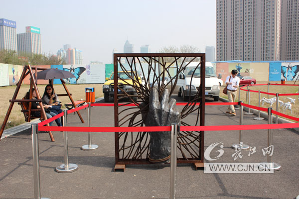 武汉泛海城市广场创意艺术展获市民热捧