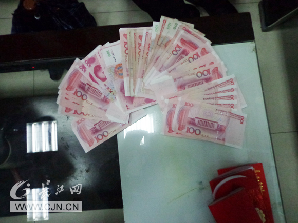 武汉市民拜年遗失红包赤壁北铁警捡取归还