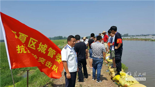 为城市坚守最可爱的人---江夏城管抗洪纪实_武汉24