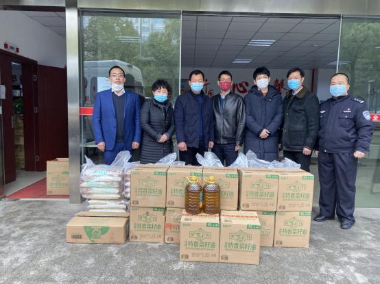武汉经开区互联网行业商会爱心慰问情暖贫困群体