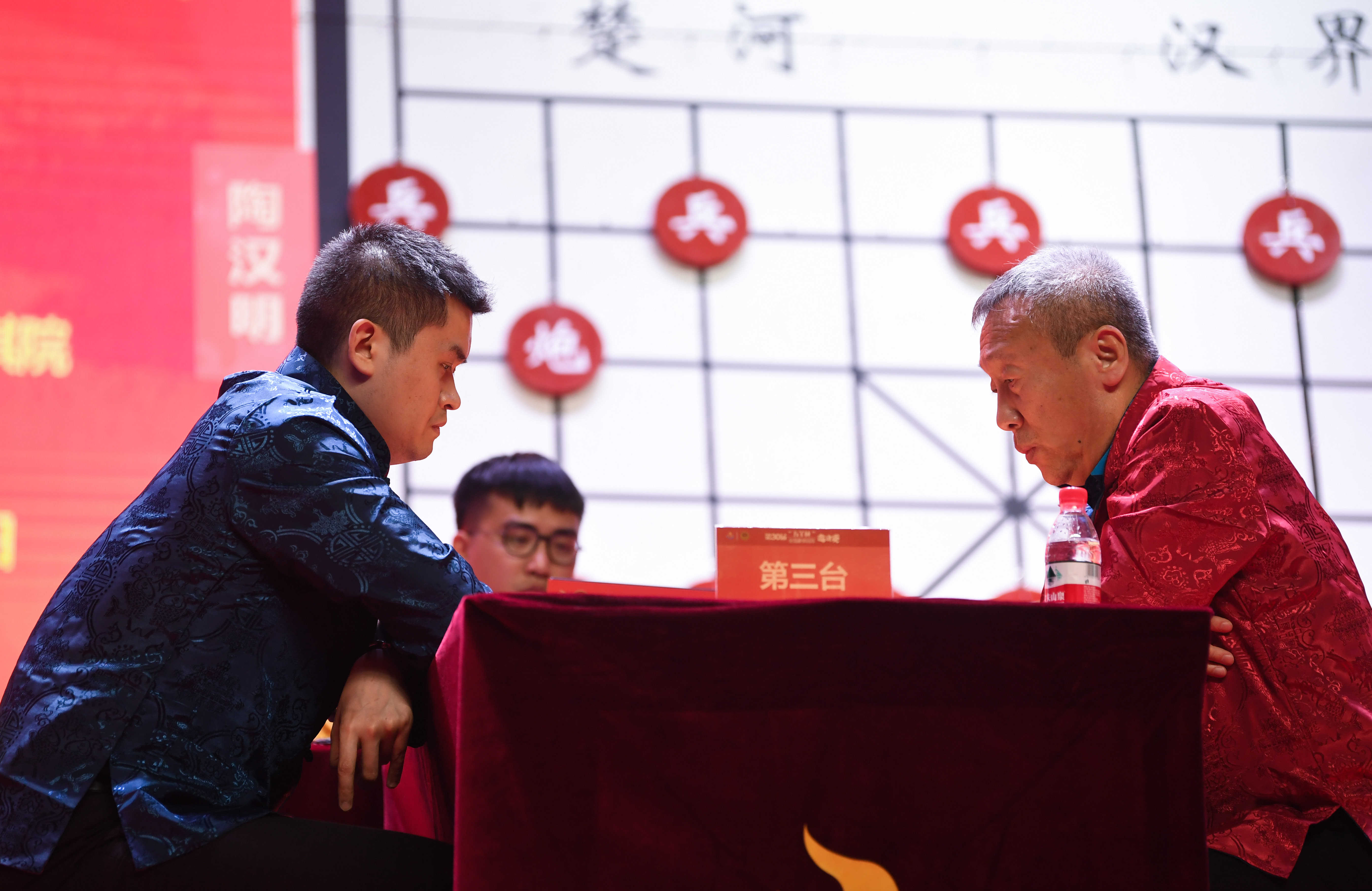 “中国象棋第一人”被终身禁赛：昏招落子，悔棋已晚