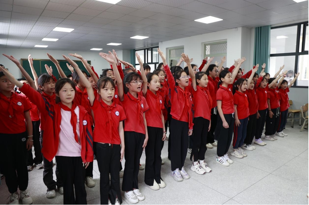 爱心延续六载 盛帆公益基金会再赴云溪小学点亮希望之光