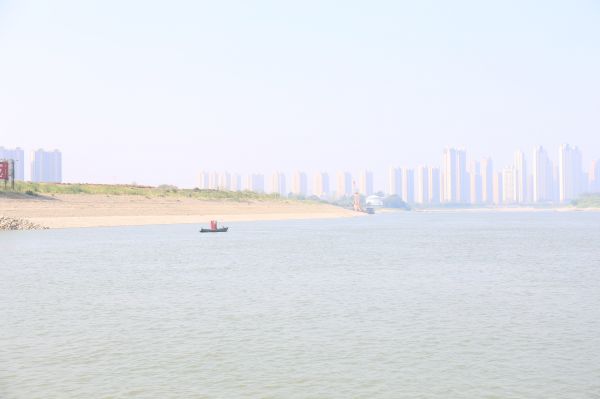汉江建起通江达海“水上高速”，千吨船舶可从汉口直达襄阳
