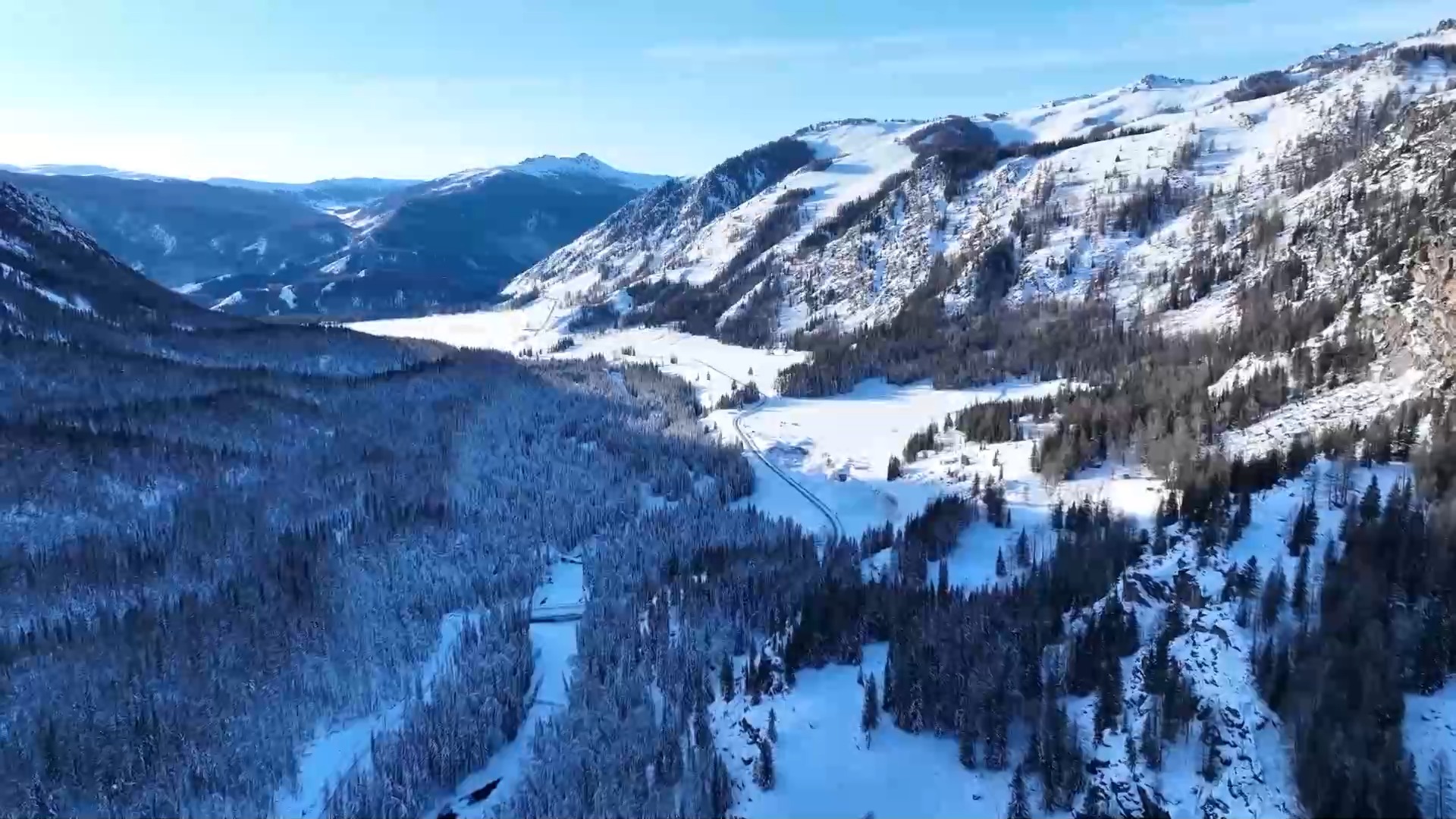 新疆阿禾公路首次冬季运营 绘就冰雪经济新“途”景