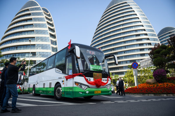 New BRT lines serve Auto Valley | 车谷通勤圈开通快速公交线路