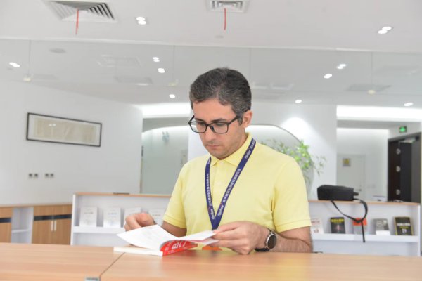 Iranian engineer in Wuhan | 在武汉的伊朗工程师