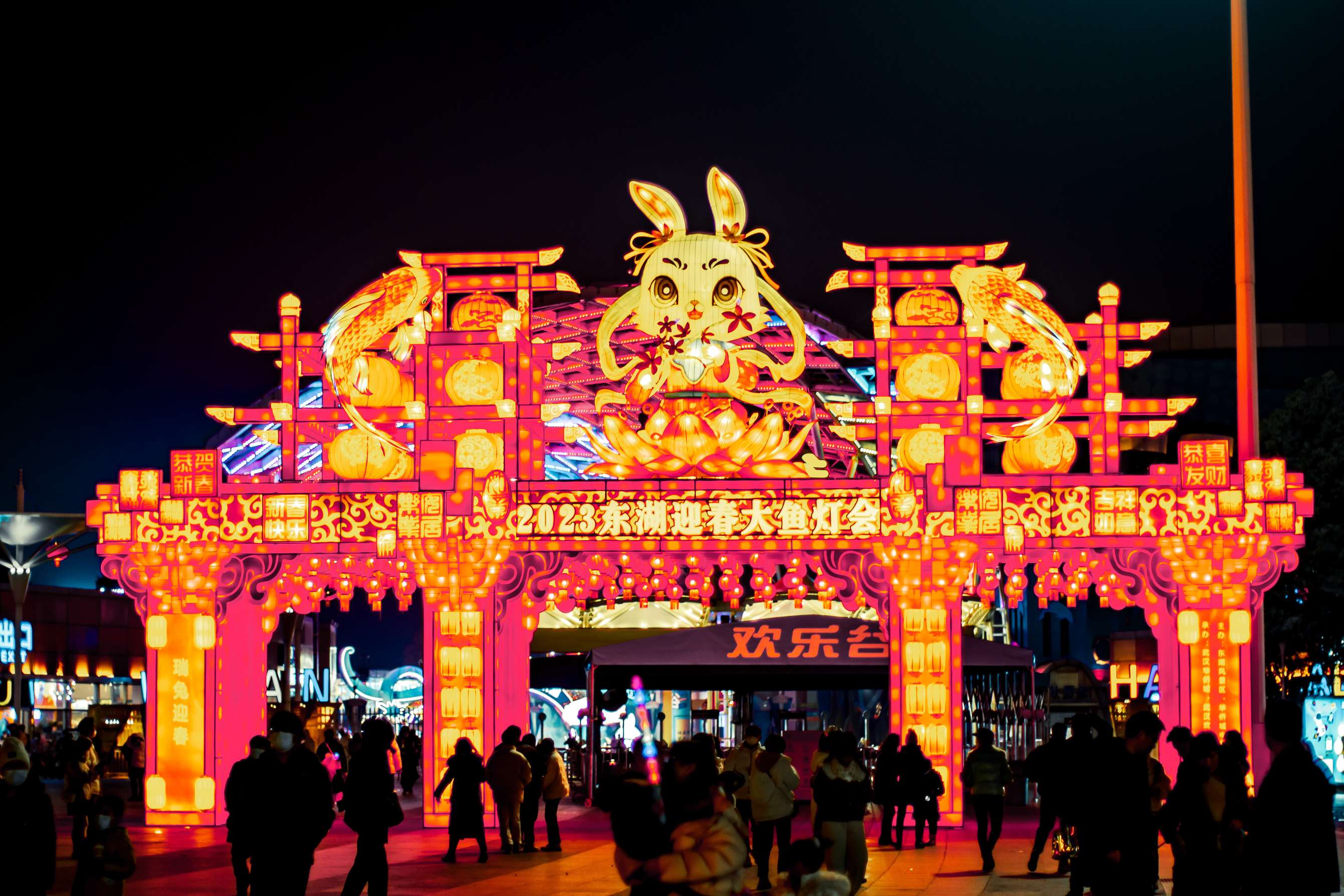 欢乐不停歇！武汉欢乐谷灯光节持续点亮至2月19日