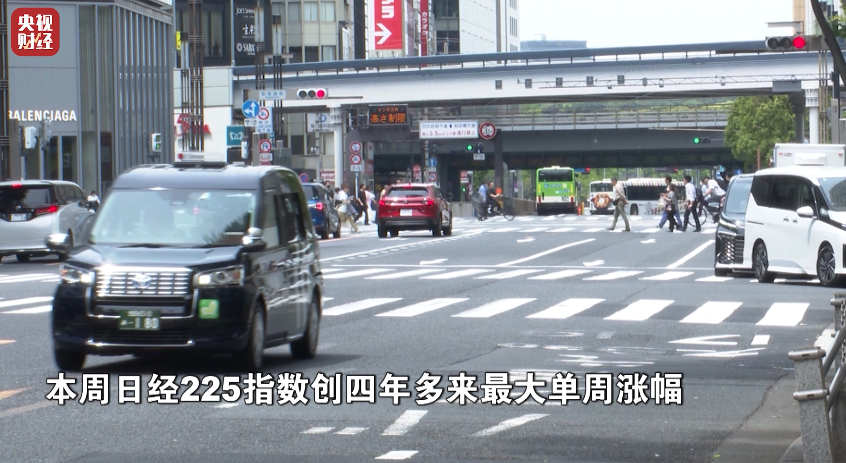 兩邊還評(píng)論了球員出售的論題，包含格雷茨卡和格納布里，他們最近都沒(méi)有在納格爾斯曼的德國(guó)隊(duì)取得任何時(shí)機(jī)。