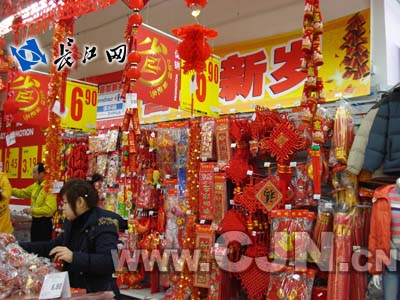 春节将至 武汉超市年味浓