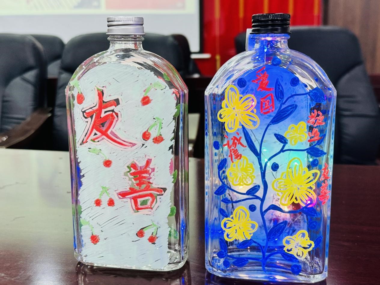 佛祖岭街道汪田社区开展首届楼栋邻里活动·创意玻璃瓶绘画活动