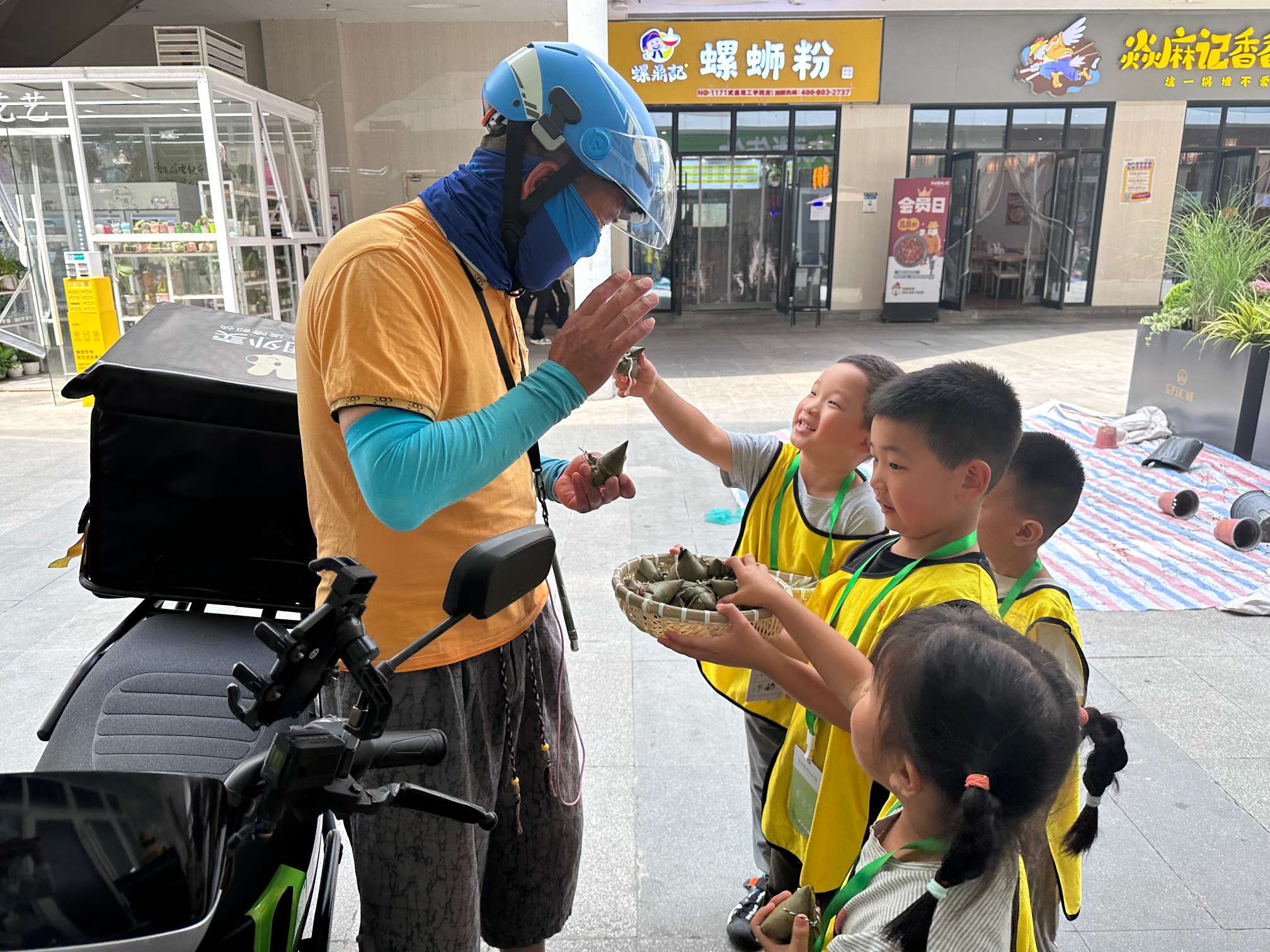 粽叶飘香传情谊 童心暖暖庆端午
