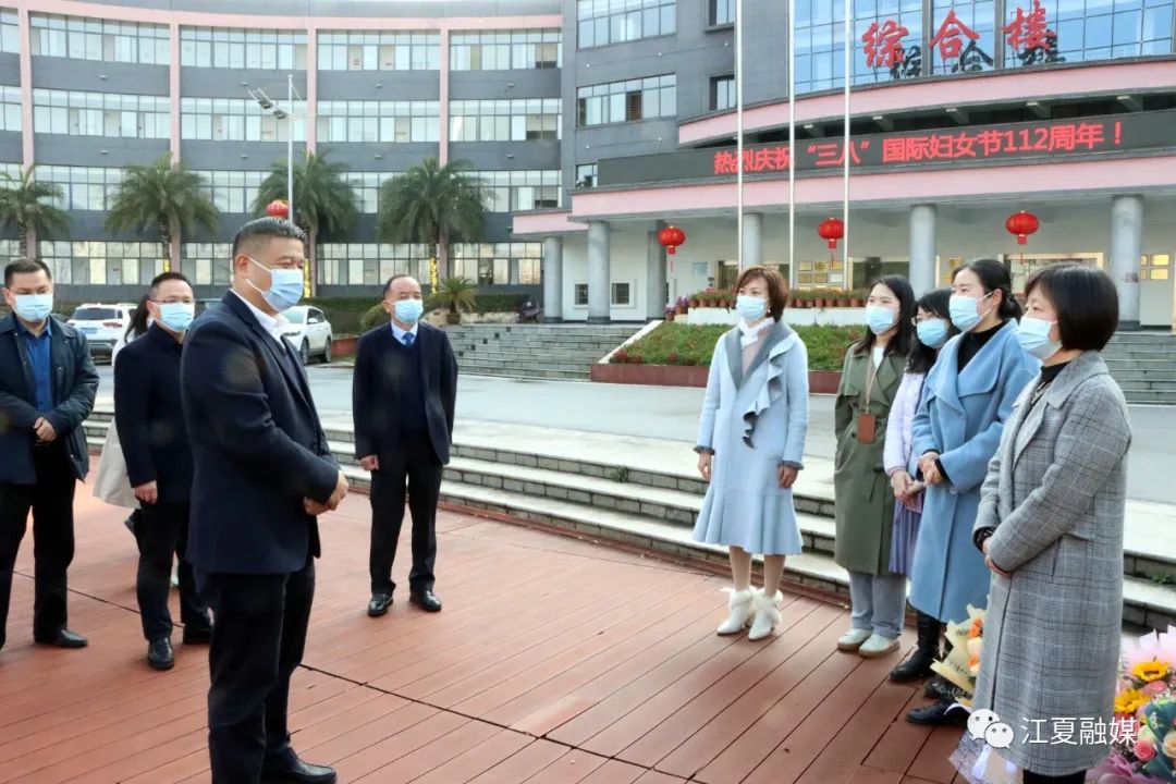 张斐走访慰问江夏区优秀妇女代表