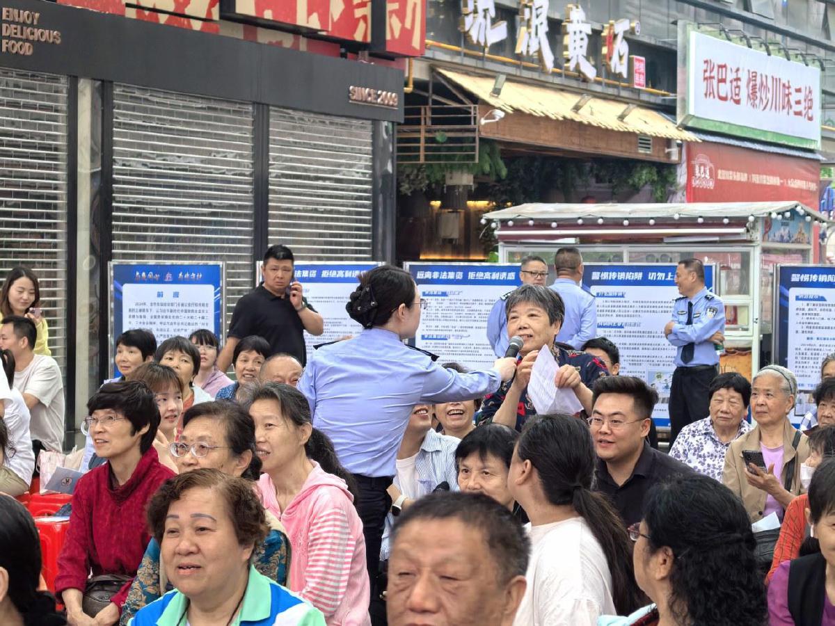10部门联动“摆摊”普法  教你识破“套路”守护钱袋子