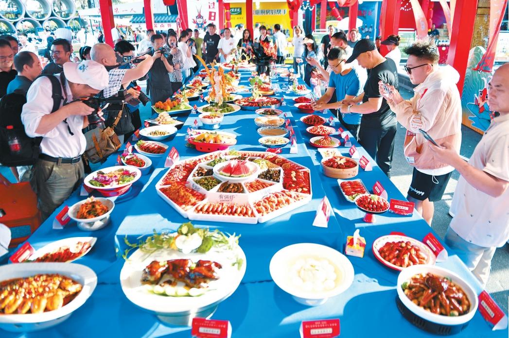 “潜江龙虾”区域公用品牌价值为422.29亿元 潜江，用心打造有“标准”的小龙虾