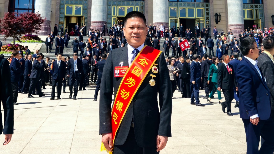 我市全国劳动模范载誉归来