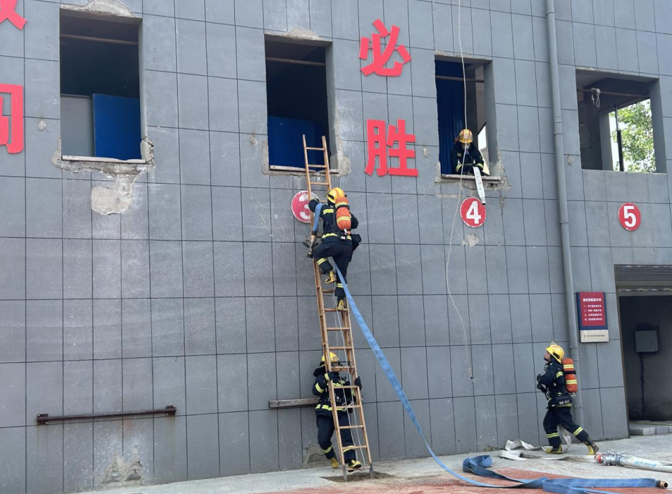 致敬坚守！“火焰蓝”超燃的工作日常