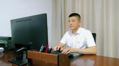 先进工作者吴振勇：利刃出鞘的十年征途