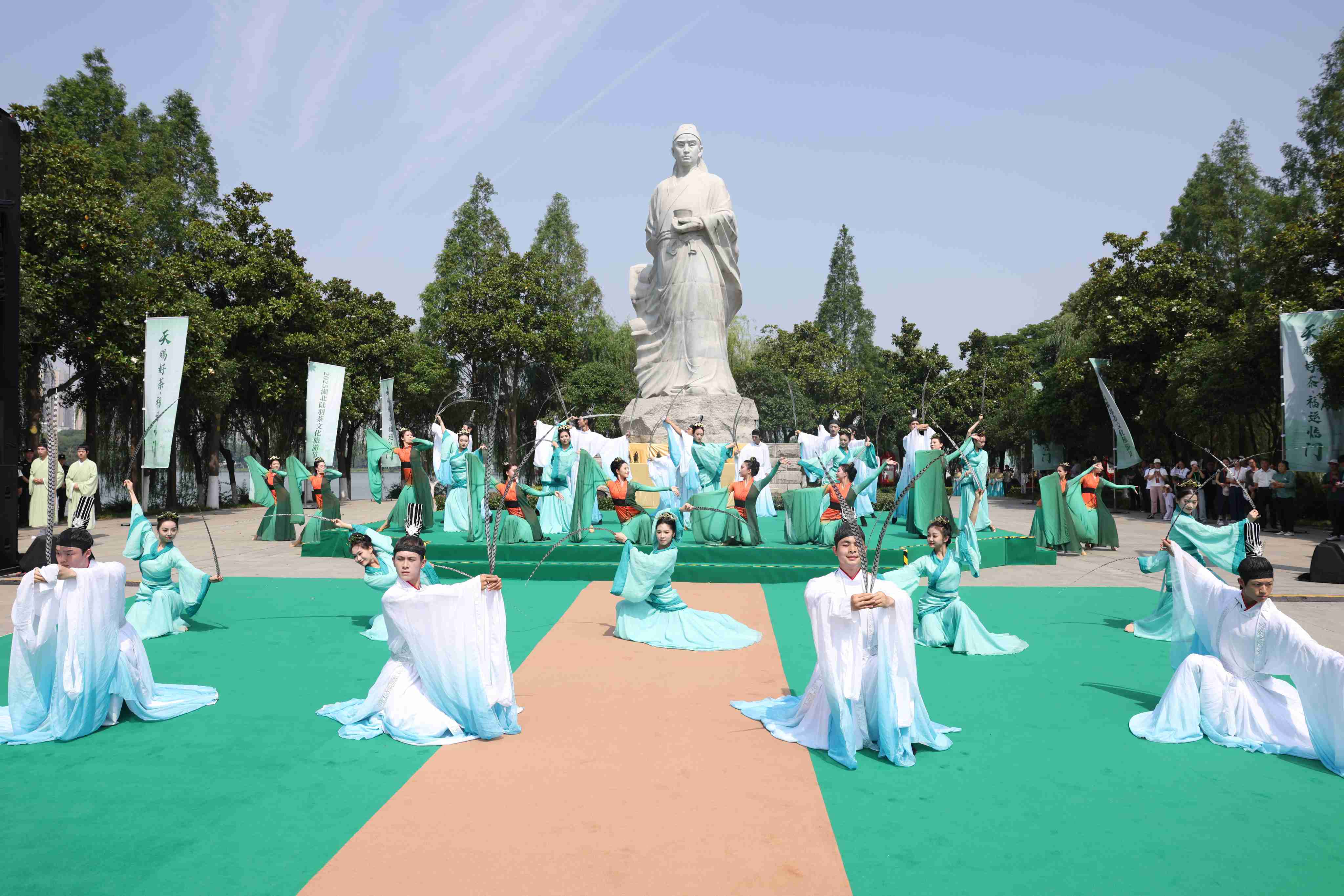 2025湖北陆羽茶文化旅游节开幕  向世界展示中国茶文化