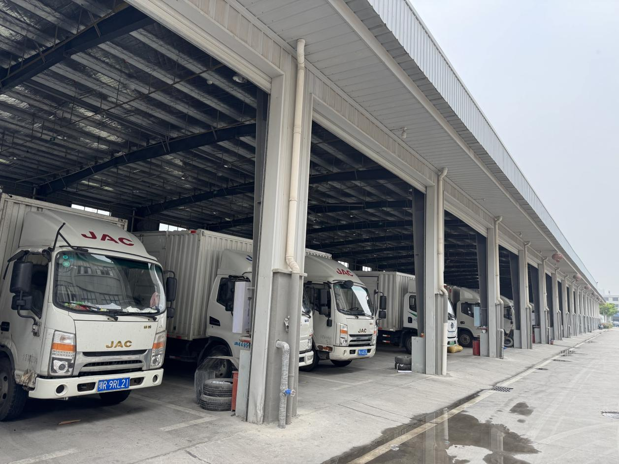 天门建成服装快递分拣中心 日均处理包裹10万件每月可省运费9.75万