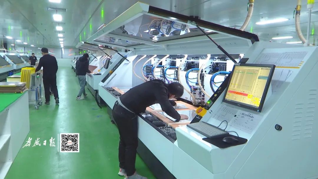 满坤科技收盘上涨387%翻滚市盈率4302倍