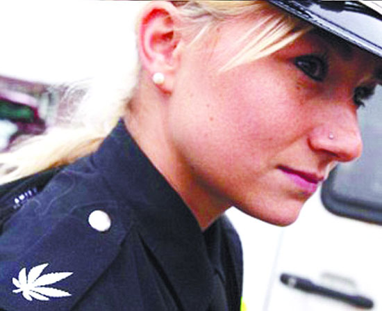 德国两城市警服被指含大麻叶子图案