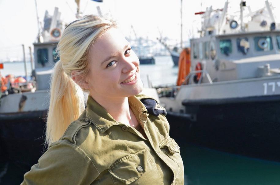唯一女性必服兵役国家:以色列女兵纤柔与野性