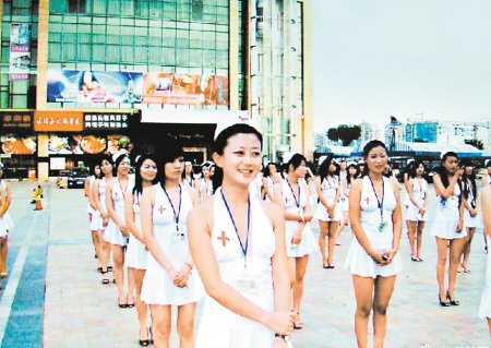 网曝东莞酒店举行"小姐大阅兵"