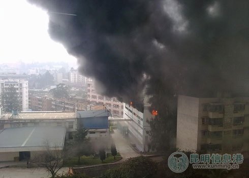 昆明一制药厂爆炸致4人死亡 火已被扑灭(图)