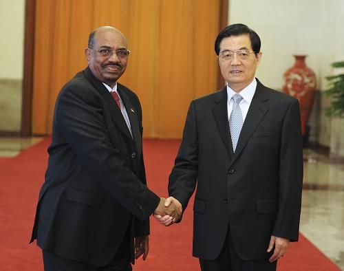 6月29日,中国国家主席胡锦涛在北京人民大会堂举行仪式,欢迎苏丹总统巴希尔访华。新华社记者 谢环驰 摄 6月29日,中国国家主席胡锦涛在北京人民大会堂举行仪式,欢迎苏丹总统巴希尔访华。新华社记者 谢环驰 摄