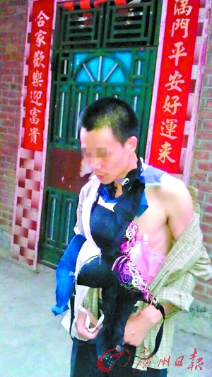 网友发上微博的现场照。(注:微博原图没有打马赛克。)