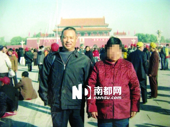 2008年,刘大孬和老伴在北京旅游时的合影。家