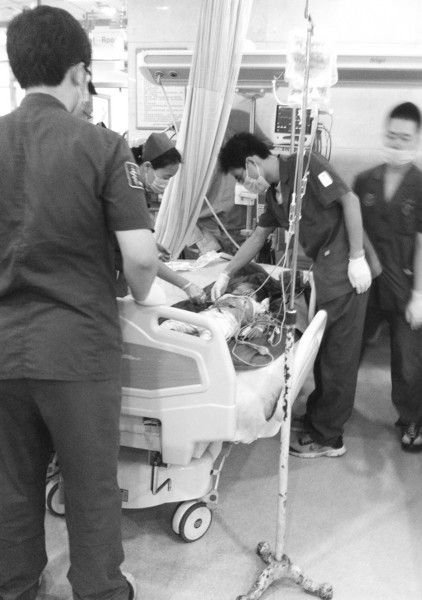3岁娃叫醒抑郁亲妈被扔下7楼(图)