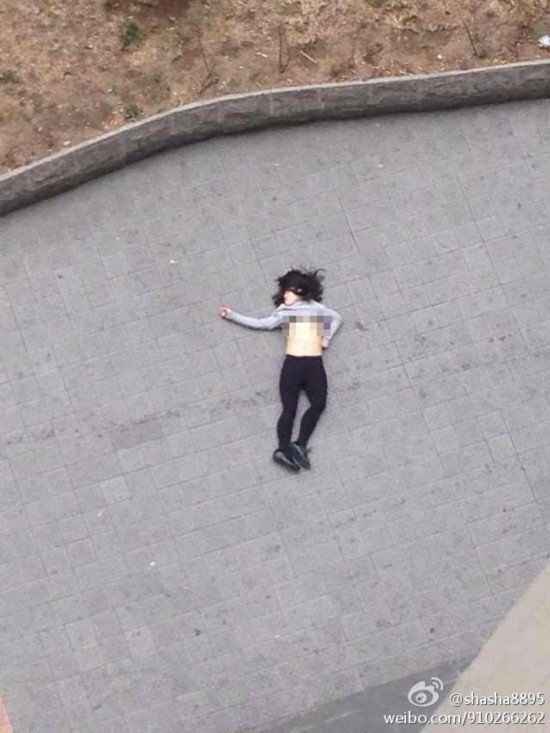 北京朝阳SOHO现代城一名年轻女子跳楼身亡