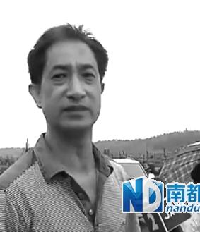江西“被人背着蹚水”官员致歉:下车时扭到脚