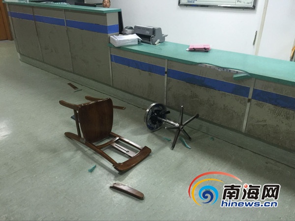产妇家属打砸的现场。南海网记者马伟元摄