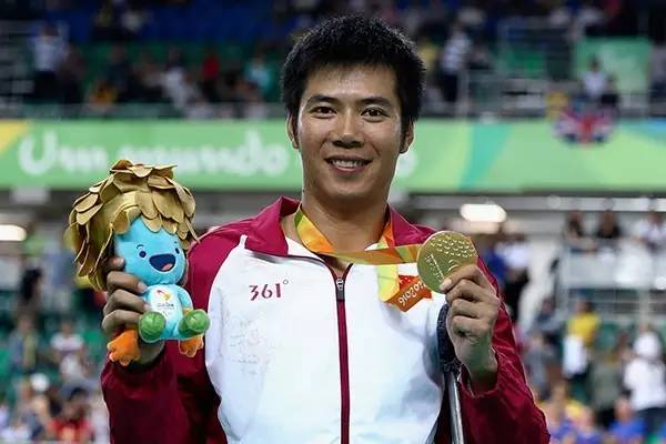 男子自行车3公里C2级,中国选手梁贵华夺金。