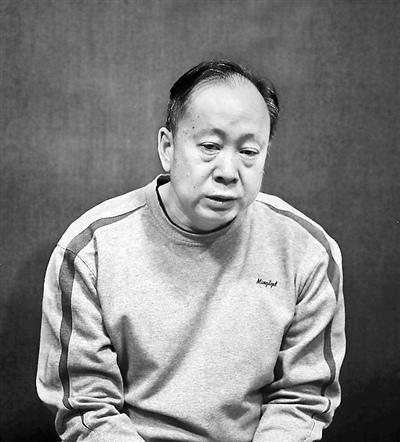 图为谢晖接受组织审查.新疆维吾尔自治区纪委供图