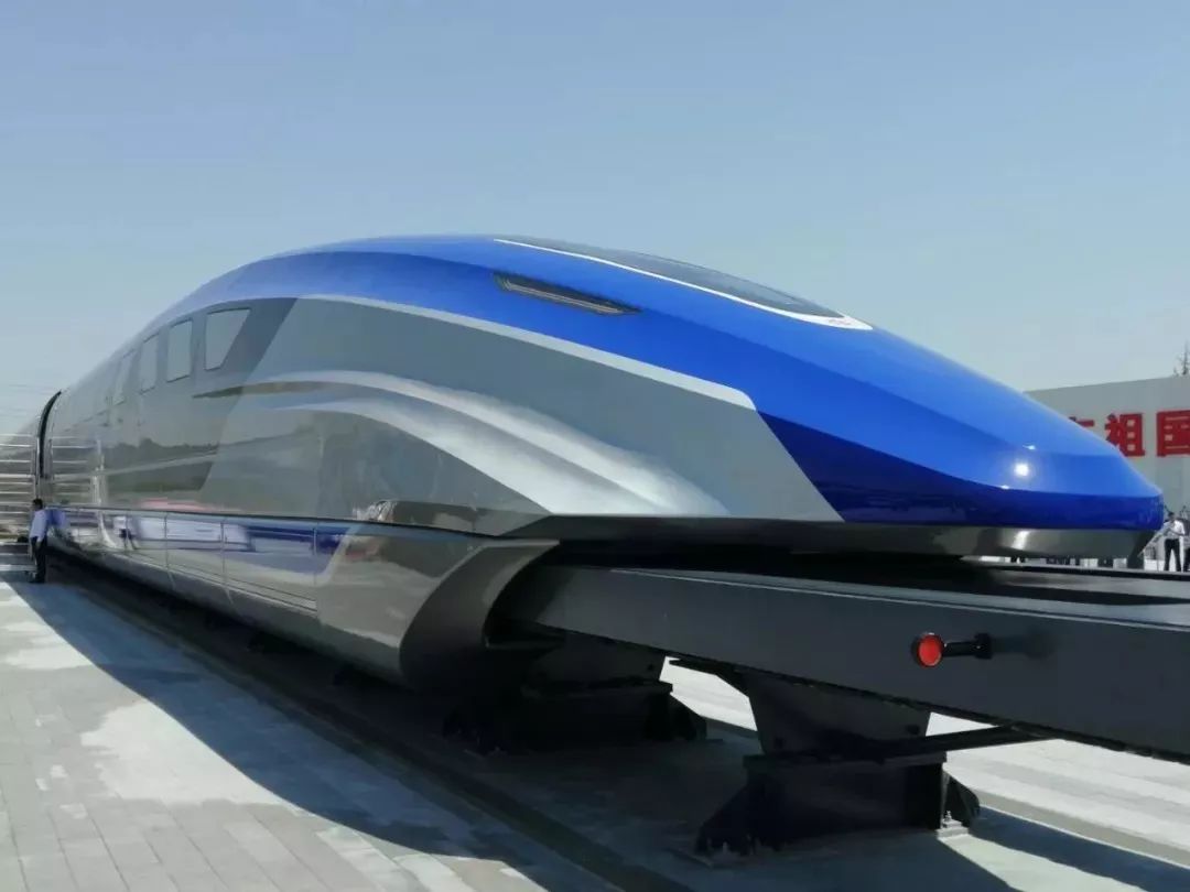 悬浮空中的列车来了！ 国内首辆磁浮空轨列车在武汉下线-荆楚网-湖北日报网