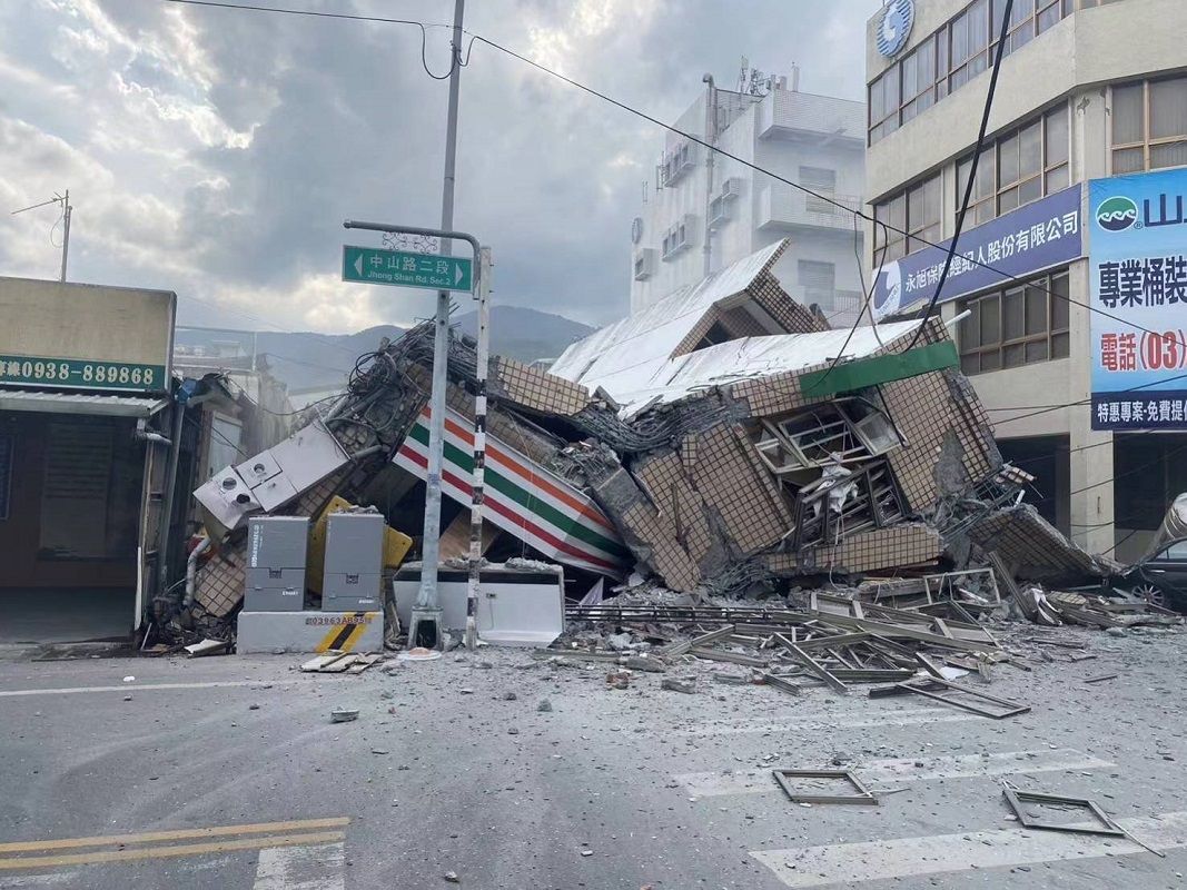 Death toll rises, search effort continues after Taiwan quake - CBS News