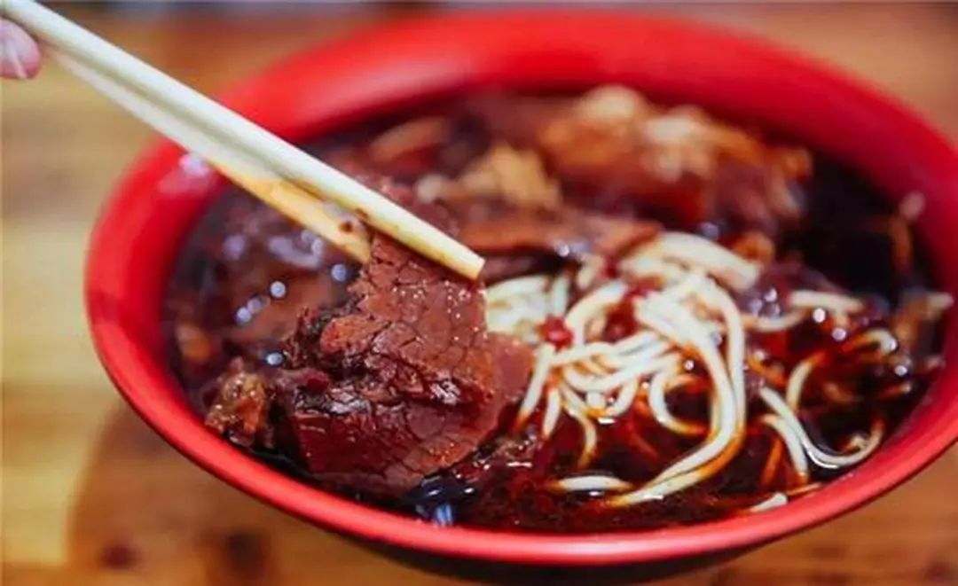凤凰彩票：九转肥肠在山东的年夜饭上出了名了！口感Q弹、味道鲜美！
