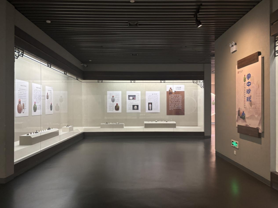 《掌中珍玩——武汉博物馆馆藏鼻烟壶特展》在鄂州开展