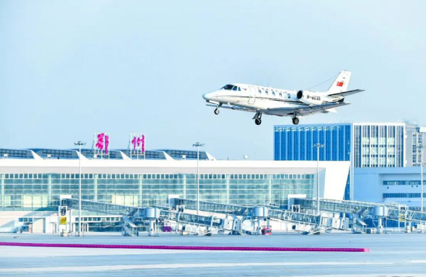 黄石临空经济跑出“加速度”：冰鲜水产“次日达全国”，3C产品“隔日通全球”