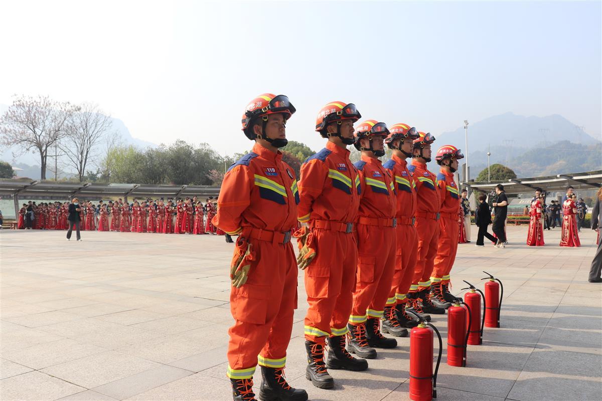 三峡消防圆满完成全国百对青年三峡大坝集体婚礼执勤安保任务