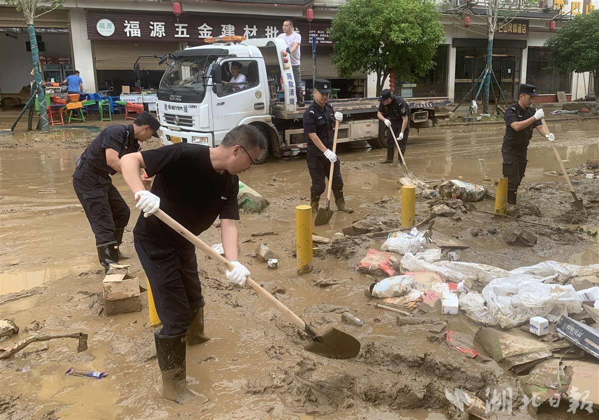 湖北随州暴雨致21人遇难 预警是否到位？_凤凰网资讯_凤凰网