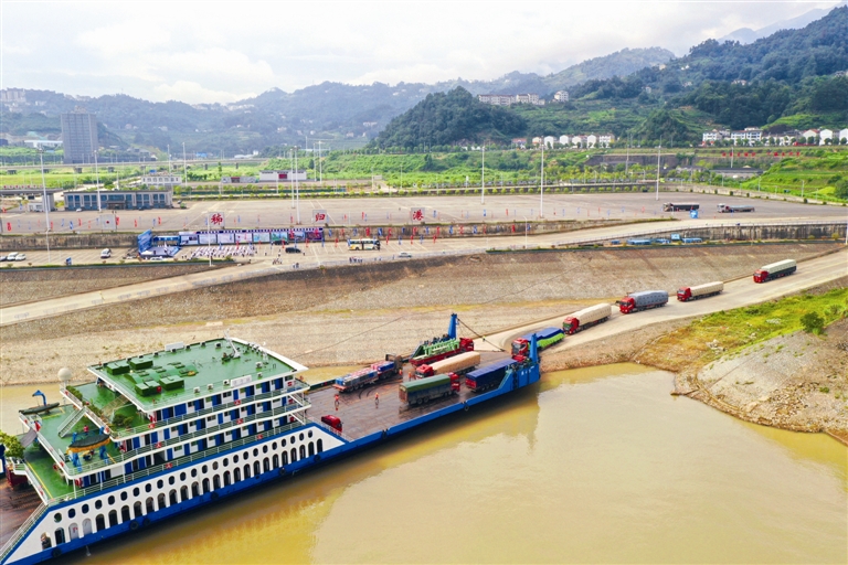 宜昌市新增一大型滚装港口 秭归港茅坪二期重滚泊位正式运营