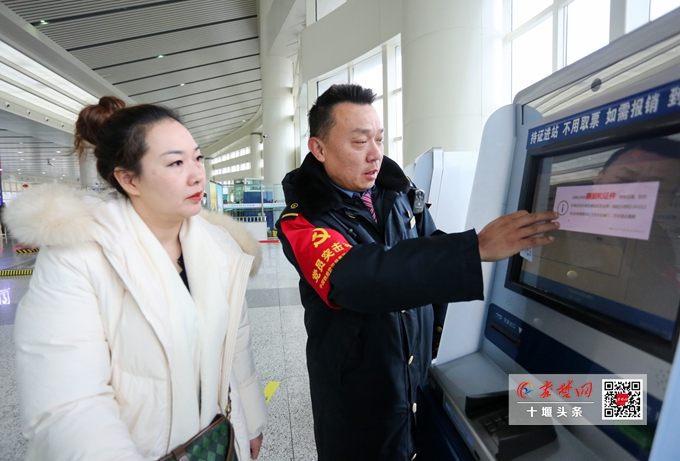 新春走基层 | 客运值班员冯永翔：25年春运坚守，守护万家团圆